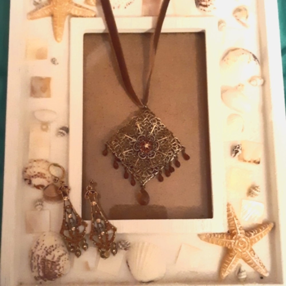 Boutique  necklace set